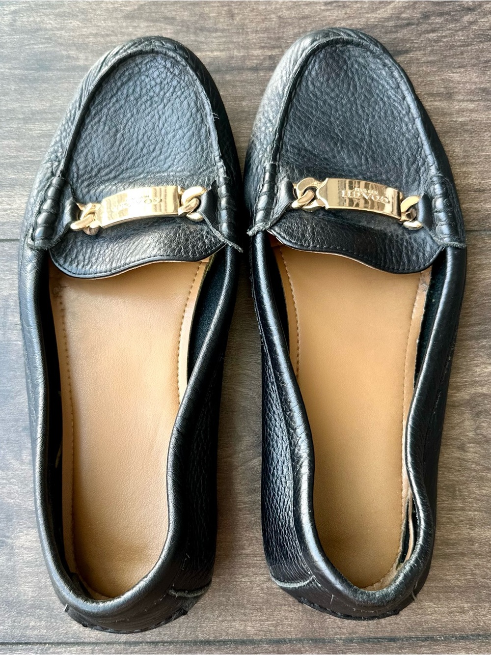 COACH "Olive" Black Pebbled Leather Loafers Flats Gold Chain Hardware Size 9B - Picture 2 of 16